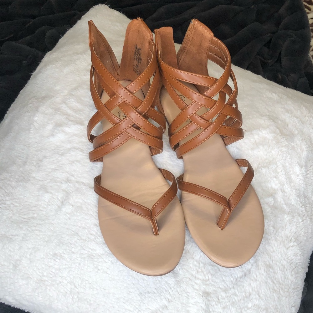 Ardene Women’s Flat Brown Thong Sandals with Zip Up Closure - Size 8